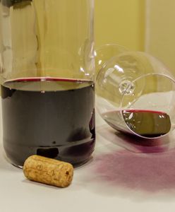 Jak usunąć plamę z czerwonego wina?  Zabezpiecz się przed świętami