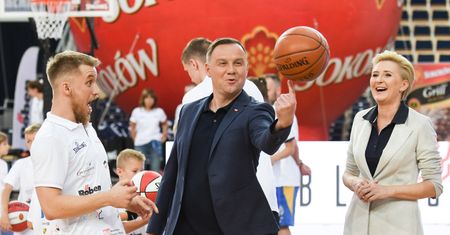 Agata Duda na otwarciu letniego obozu fundacji Marcina Gortata. Podkreśliła wąską talię