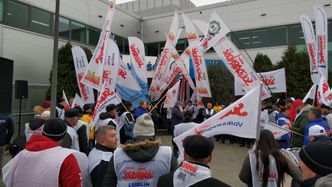 Protest przed Castoramą. "Solidarność" domaga się przywrócenia do pracy dziewięciu związkowców