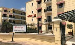 "Tam nie było żadnej ewakuacji, tylko ucieczka". Biuro podróży tłumaczy