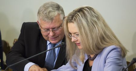 Afera Amber Gold. Projekt raportu nie pozostawia suchej nitki na Tusku i jego ludziach