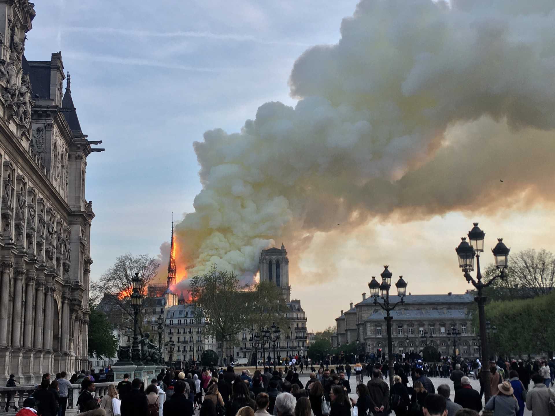 Incendie de la cathédrale Notre-Dame de Paris, Paris, le 15 avril 2019 ©Anna Boitard / Bestimage Fire at cathédrale Notre-Dame de Paris, Paris 15th 2019.