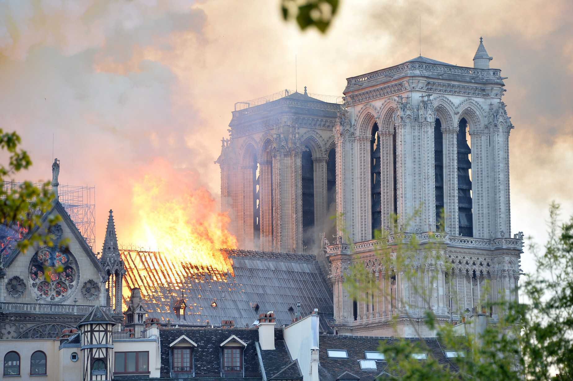 Incendie de la cathédrale Notre-Dame de Paris, Paris, le 15 avril 2019. La flêche s'est effondrée. ©Veeren Ramsamy / Bestimage Fire at cathédrale Notre-Dame de Paris, Paris 15th 2019. The arrow on top collapsed.