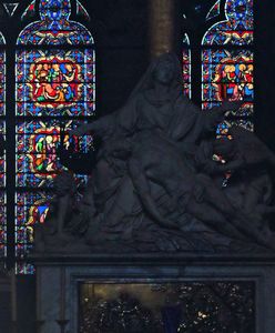 Pierwsza msza w Notre Dame od czasu pożaru. Księża odprawią ją w kaskach