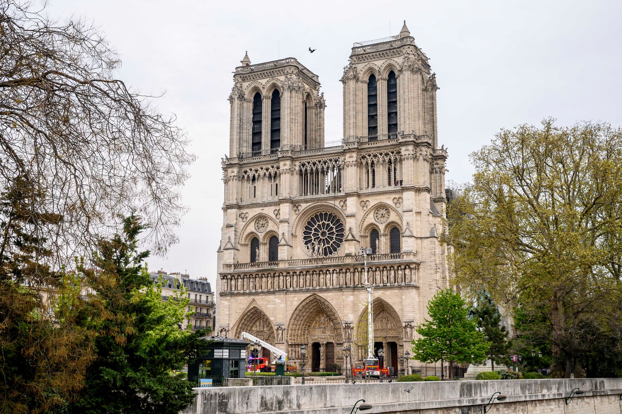 Najnowsze zdjęcia spalonej katedry Notre Dame w Paryżu przerażają