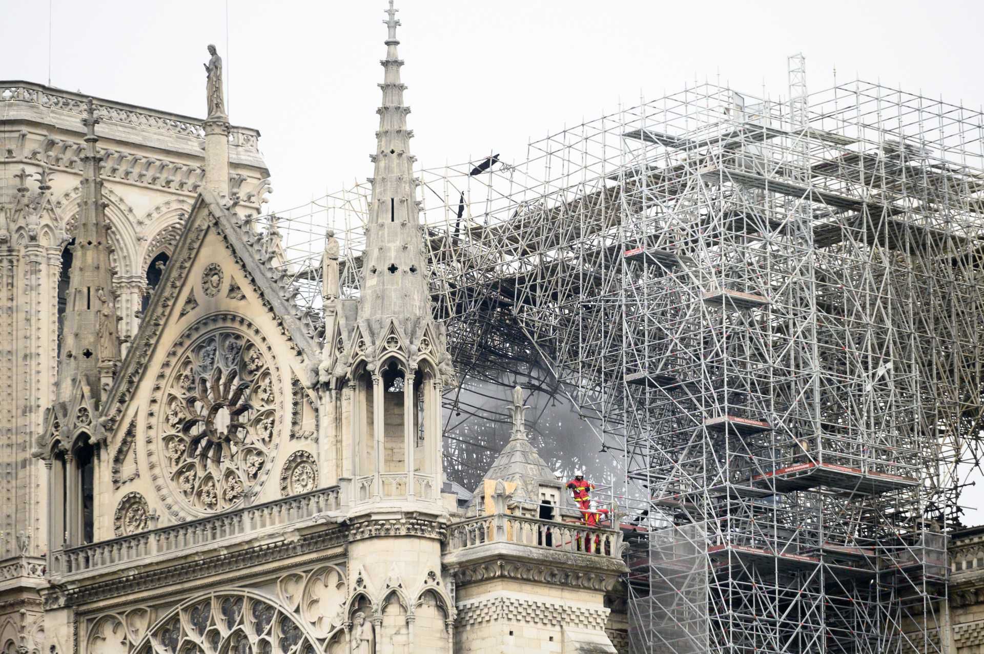 Najnowsze zdjęcia spalonej katedry Notre Dame w Paryżu przerażają