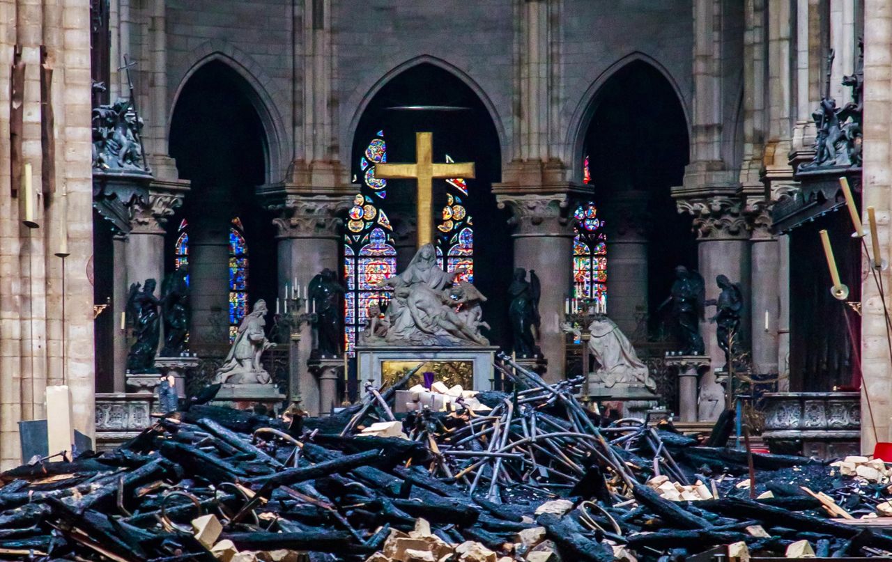 Francuscy śledczy przesłuchali 30 osób po pożarze w katedrze Notre Dame