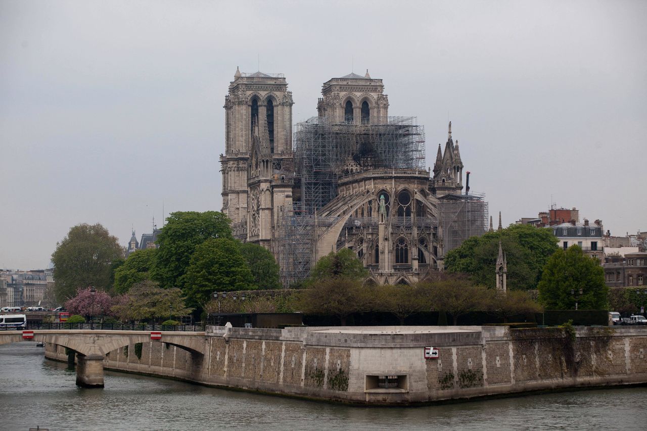 Katedra Notre Dame nie była ubezpieczona? Darczyńcy przekażą zawrotną sumę na jej odbudowę 