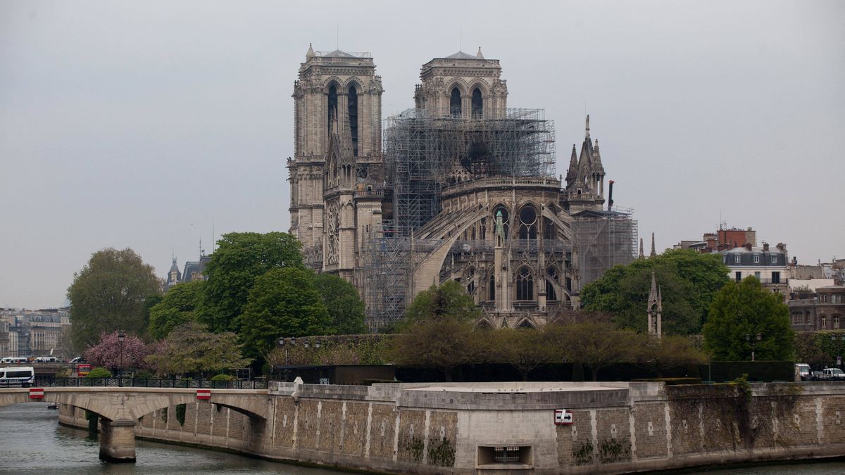 Katedra Notre Dame nie była ubezpieczona?