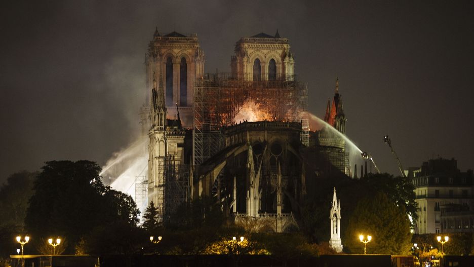 Katedra Notre Dame zapłonęła w nocy z poniedziałku na wtorek 