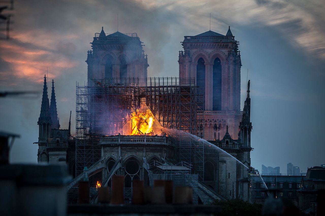 Milionerzy obiecywali wpłaty na odbudowę Notre Dame. Szybko zapomnieli o obietnicach