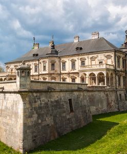 Niszczejący Wersal Wschodu. Oto zamek w Podhorcach