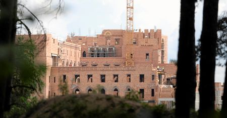 Tajemnicza inwestycja w Puszczy Noteckiej rozbudziła ciekawość Polaków. Ale jeśli okaże się nielegalna, chcą jej rozbiórki