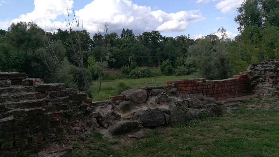 Zamek w Świeciu udostępnił zdjęcia miejsca, w którym doszło do kradzieży na swoim profilu. 