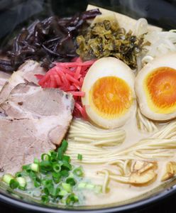 Ramen na rozgrzanie. Zrób perfekcyjną azjatycką zupę w swojej kuchni