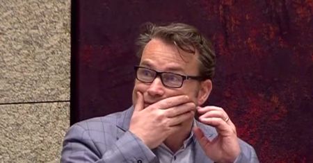 Powiesił się w parlamencie. Skoczył z galerii na oczach posłów