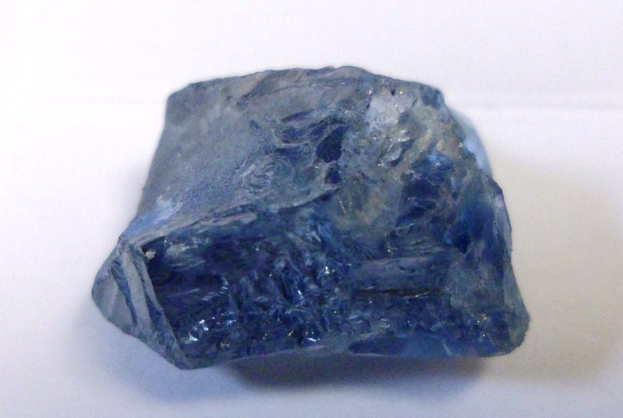 Niezwykły niebieski diament sprzedany za rekordową kwotę