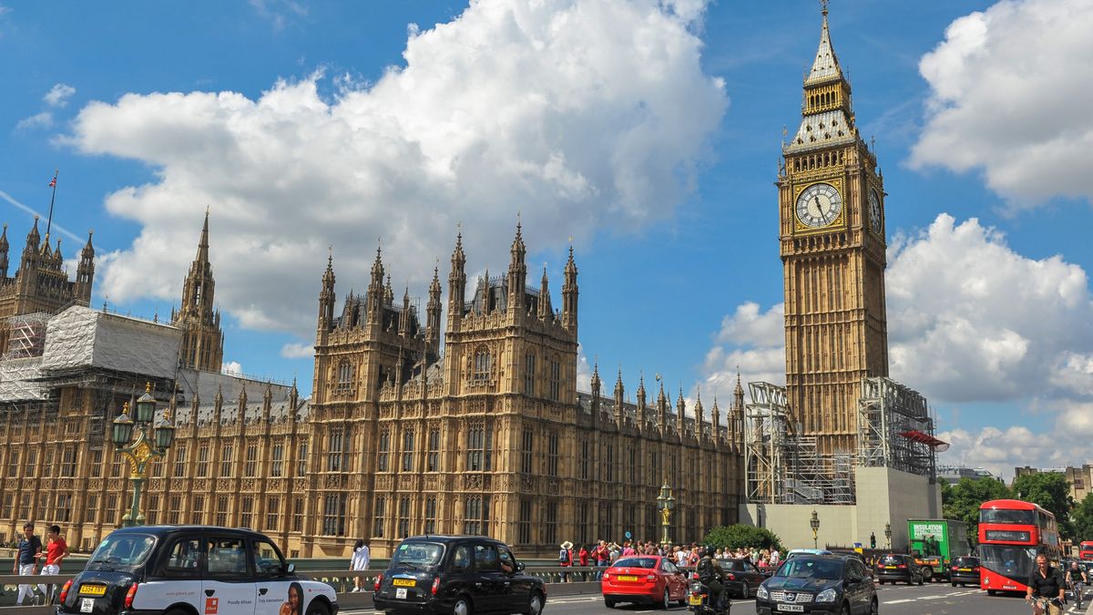 Brytyjski parlament został rozwiązany w nocy z wtorku na środę