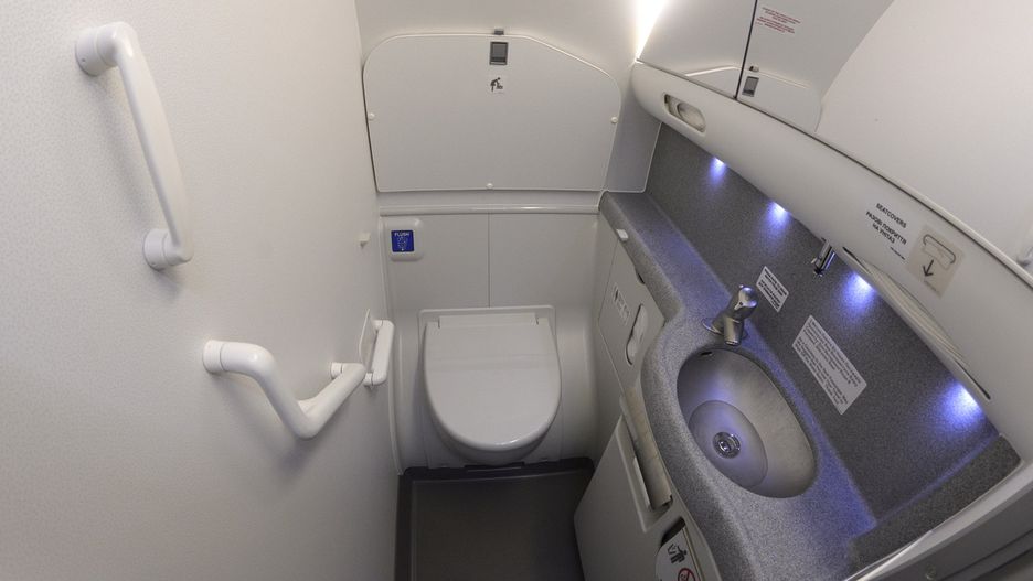 Samolot z kamerą ukrytą w WC