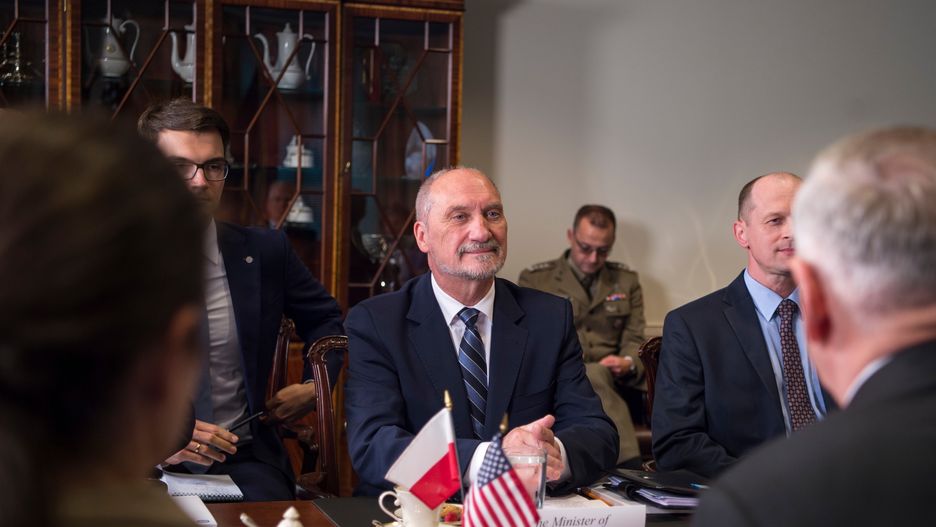 Rozmowy ws. stałej bazy USA w Polsce prowadzili współpracownicy Antoniego Macierewicza
