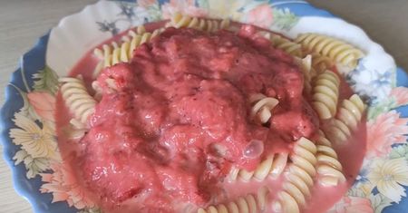 Wspomnienie dzieciństwa w najlepszej postaci. To danie z truskawkami to hit każdego lata!