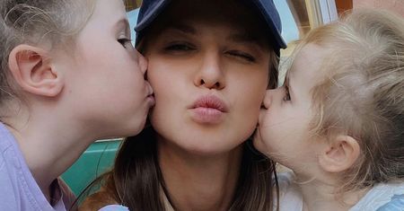 Anna Lewandowska o kłótniach córek. Nie zawsze Klara i Laura są tak słodkie jak na Instagramie. Tak naprawdę wyglądają ich relacje