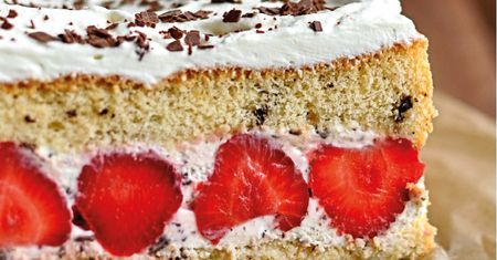 Ciasto stracciatella z truskawkami. Deser nie tylko na specjalne okazje