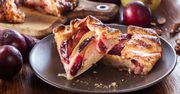 Proste ciasto drożdżowe ze śliwkami. Osłodzi jesienne popołudnie