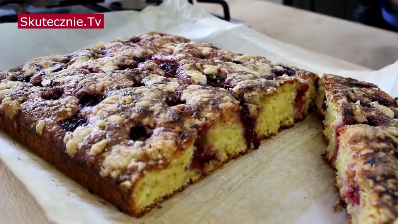 Szybkie ciasto z sezonowymi owocami
