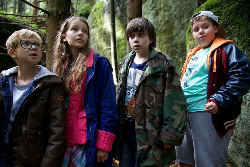 Kadr z filmu "Za niebieskimi drzwiami"