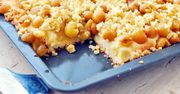 Drożdżowe ciasto z czereśniami i kruszonką z blachy