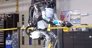 Robot Atlas z Boston Dynamics nauczył się skakać i robić salta