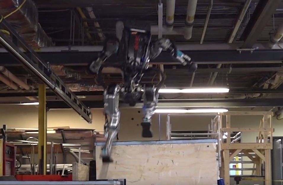 Robot podskakuje jak wysportowany żołnierz. Boston Dynamics zachwyca i przeraża