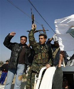 Szyici strzelają na wiwat po egzekucji Saddama