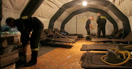 Policyjni antyterroryści śpią w namiotach. "Zimowa operacja" podczas COP24