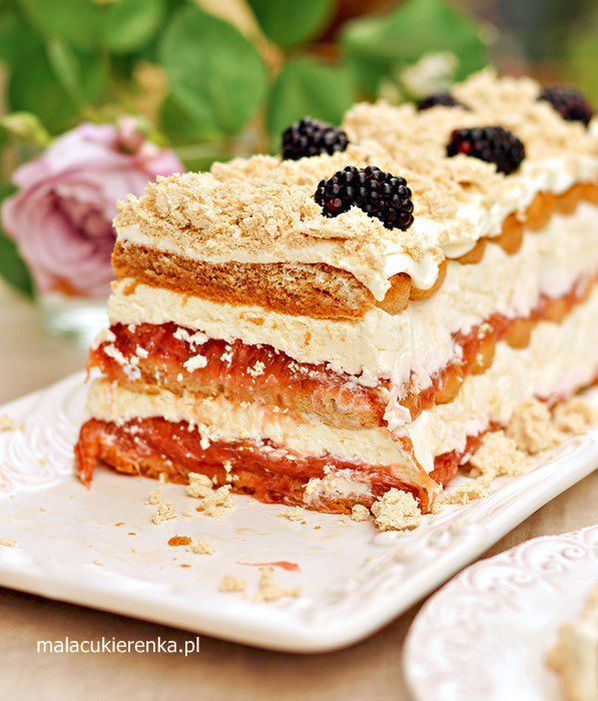 Tiramisu z rabarbarem i chałwą