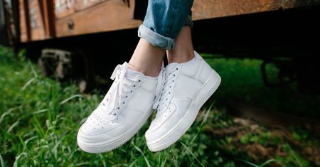 Kobiece tenisówki idealne na miasto. Markowe modele w promocyjnych cenach