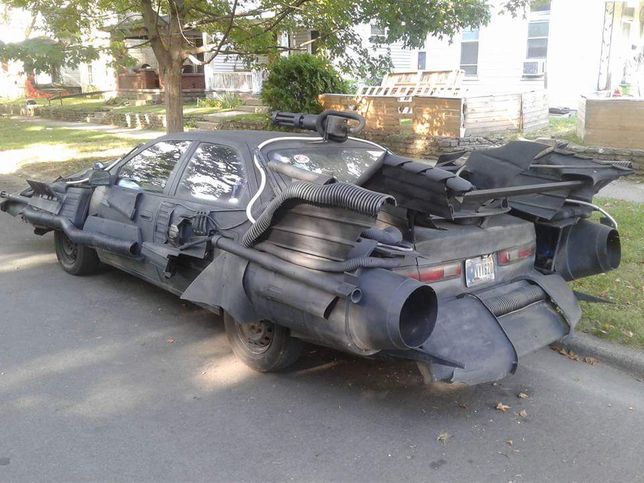 Okropnie wykonany Batmobil 