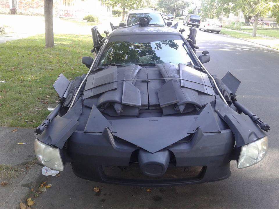 Okropnie wykonany Batmobil 