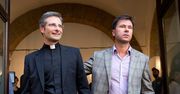 Książka polskiego księdza-geja w niemieckich księgarniach. "Homofobiczna wojna"