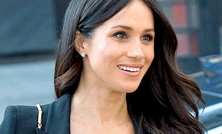 Mega okazja! Słynna sukienka Meghan Markle trafiła na wyprzedaż! Noszą ją także gwiazdy