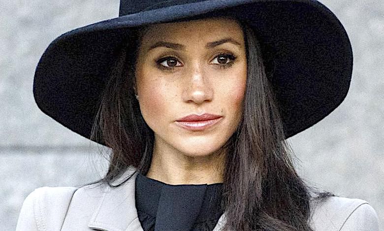 Meghan Markle retusz sukienki