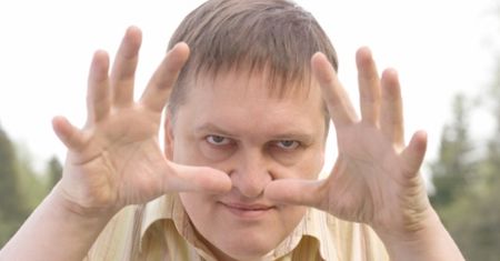 Mężczyźni mieszkający z rodzicami są bardziej agresywni