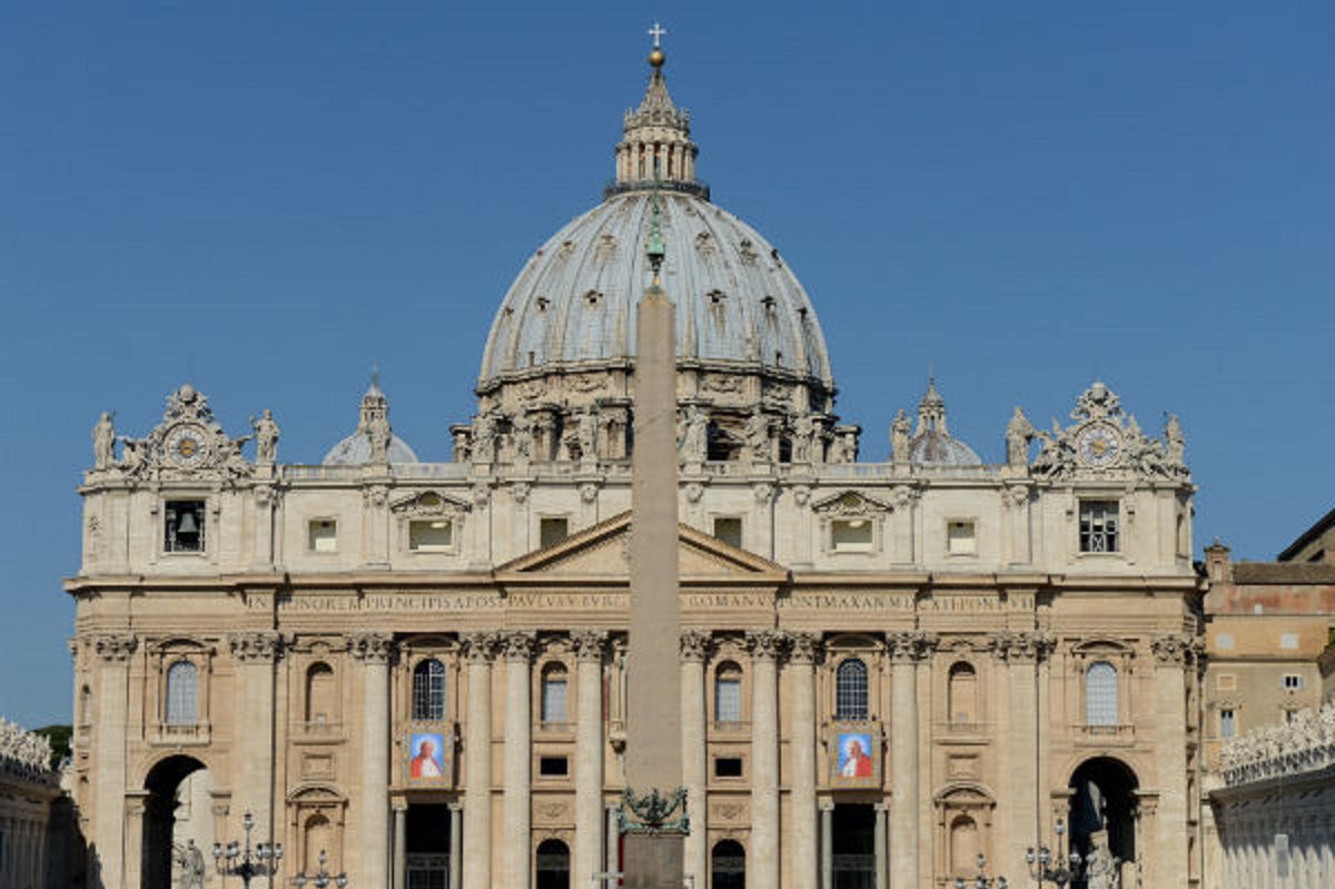 Watykan: wydalono i pozbawiono urzędu arcybiskupa. Molestował nieletnich