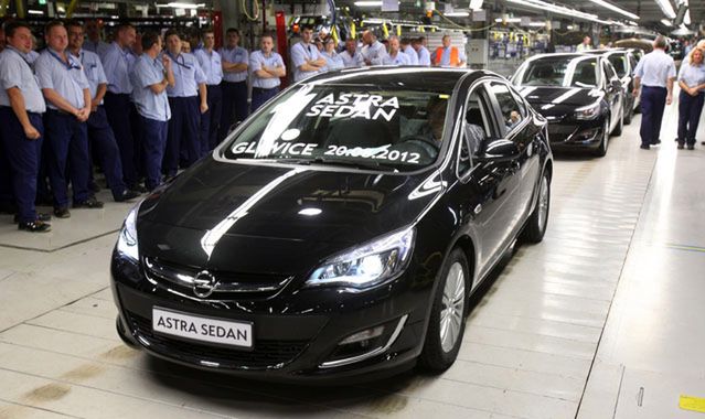 Opel Astra sedan: ruszyła produkcja w Polsce