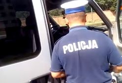 Rowerzysta na filmie chwali się lekcją daną drogówce. Policjant odpowiada