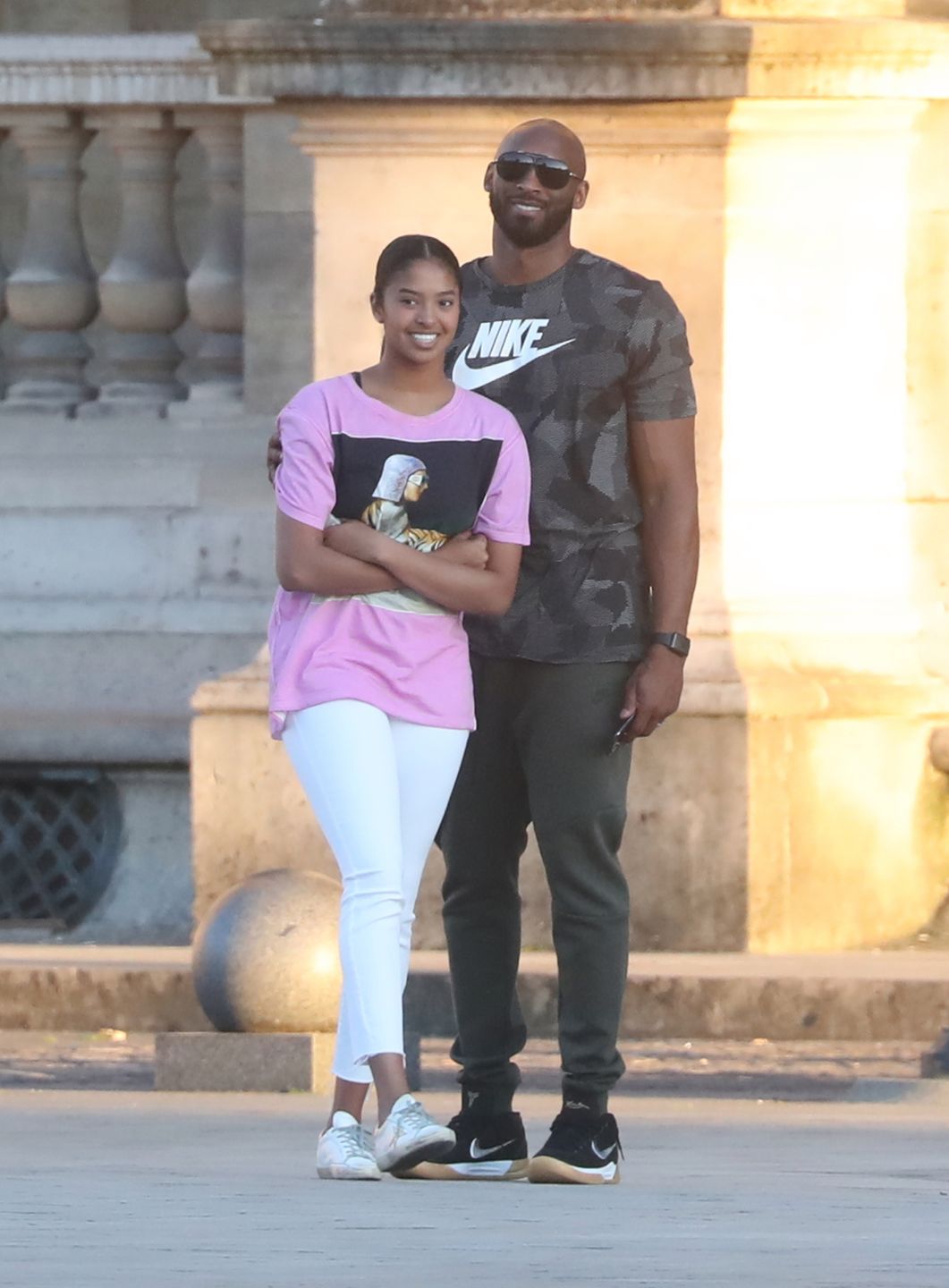 Exclusif - Prix Sp�cial - No Web - Le joueur de basket-ball am�ricain Kobe Bryant visite le mus�e du Louvre avec sa femme Vanessa et ses trois filles Natalia Diamante, Gianna Maria-Onore et Bianka Bella � Paris le 18 juin 2018. Exclusive - For Germany call for price - No Web No Blog - Please hide children's face prior to the publication - American basketball player Kobe Bryant visits the Louvre museum with his wife Vanessa and three daughters Natalia Diamante, Gianna Maria-Onore and Bianka Bella in Paris, France on June 18, 2018. 