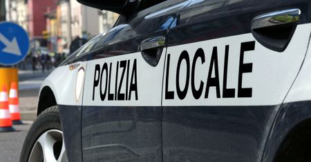 Mandat za gołą klatę. Nadmorskie miasteczko walczy z golizną