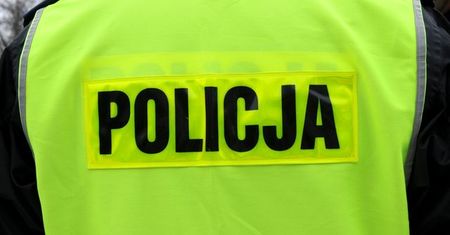 Atak nożownika w centrum Warszawy. Dziwnie się zachowywał, a potem ranił policjanta w twarz