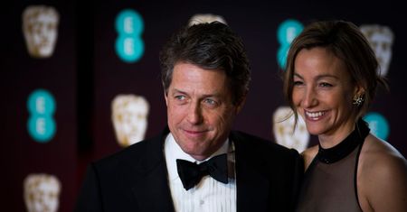 Hugh Grant zerwał ze stanem kawalerskim. Jego żona jest młodsza o 18 lat